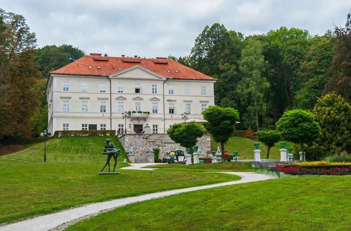 Apartment By The Castle Hill Liubliana