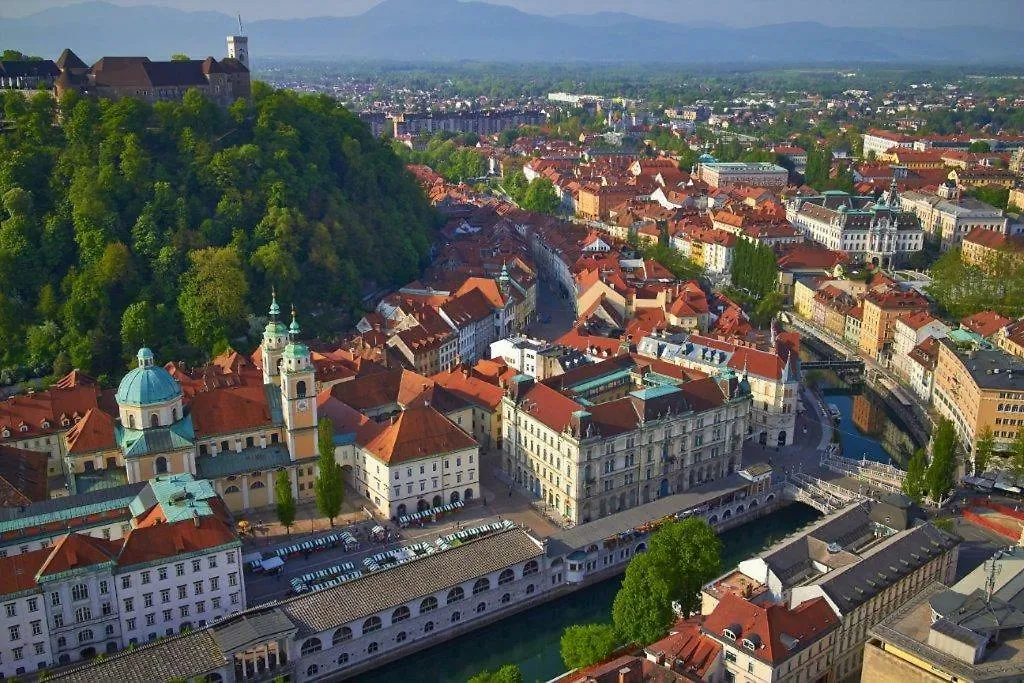 Apartment By The Castle Hill Ljubljana