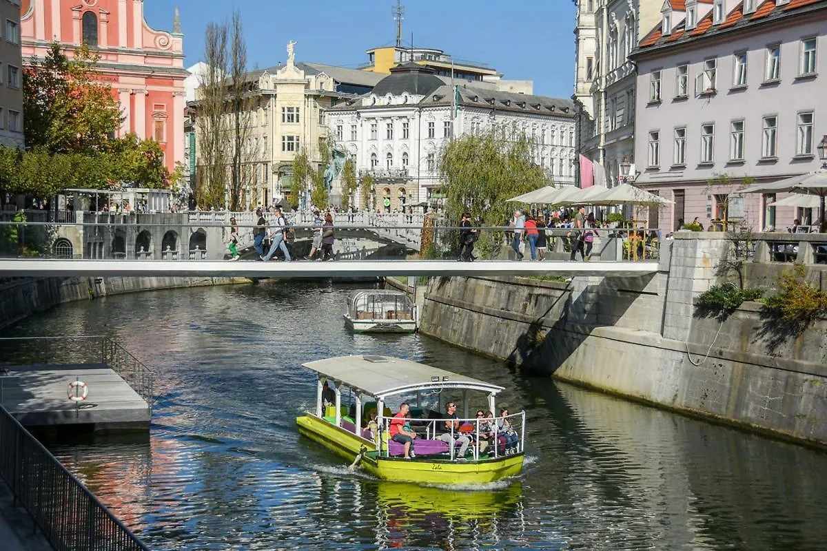 Apartment By The Castle Hill Ljubljana