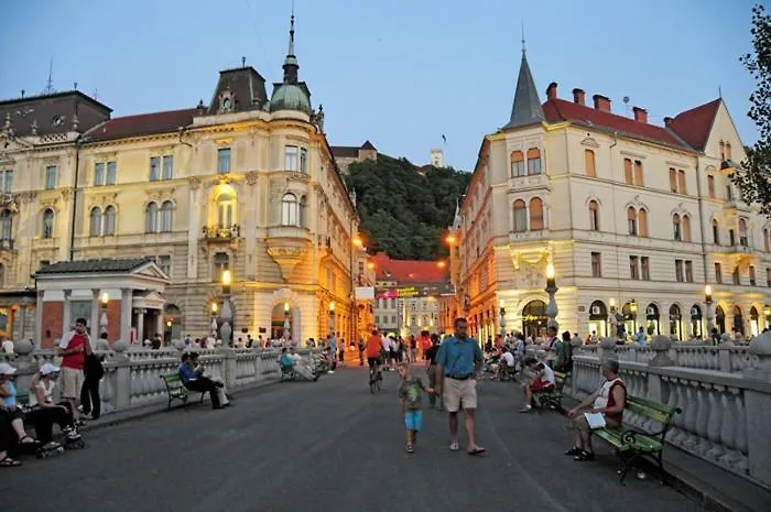 Apartment By The Castle Hill Liubliana